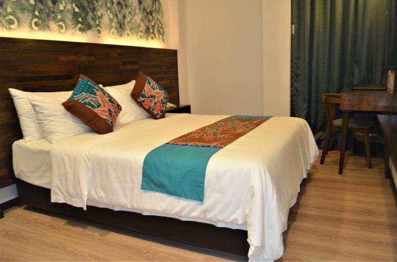 Serapi Hotel Кучинг Екстериор снимка