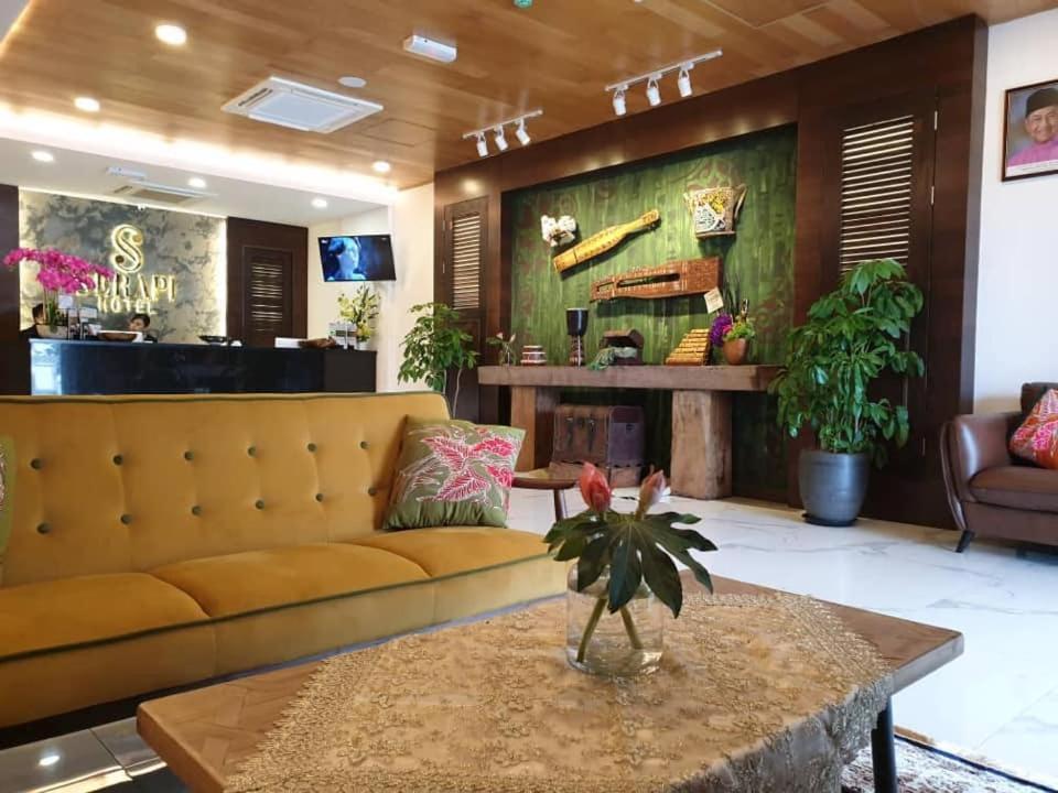Serapi Hotel Кучинг Екстериор снимка