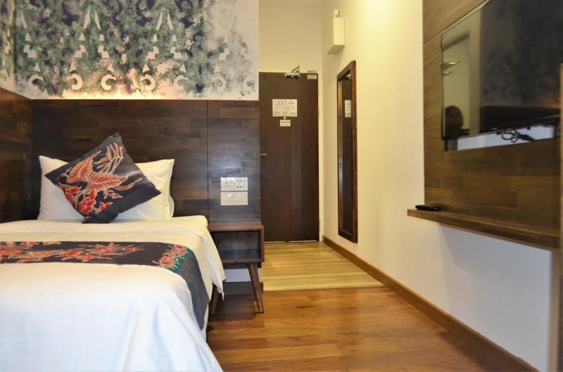 Serapi Hotel Кучинг Екстериор снимка
