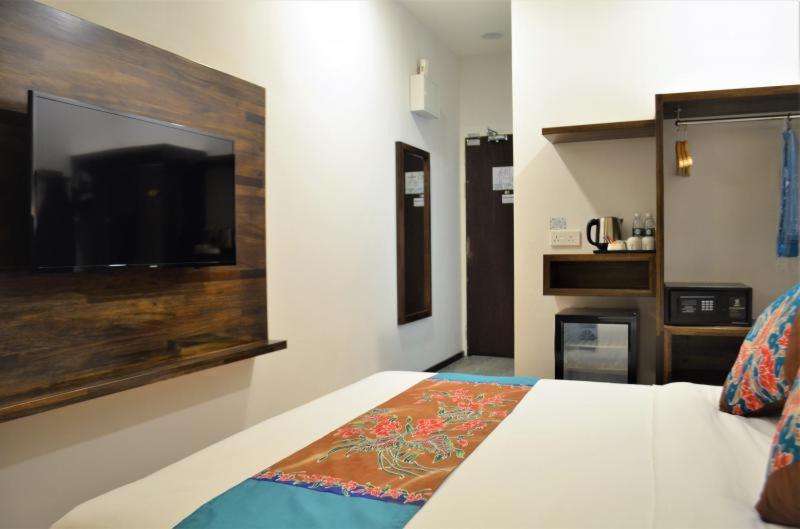 Serapi Hotel Кучинг Екстериор снимка